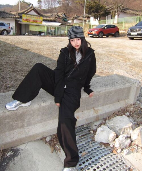 AMOU（アモウ）の「D-Star One Tuck Sweat Pants BLACK（スウェットパンツ・レディース・その他・1/2）」の8枚目の写真