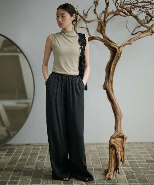 LAULEN(ローレン)の「satin gather relax wide pants /サテンギャザーリラックスワイドパンツ(その他パンツ・レディース・ブラック・FREE)」の19枚目の写真