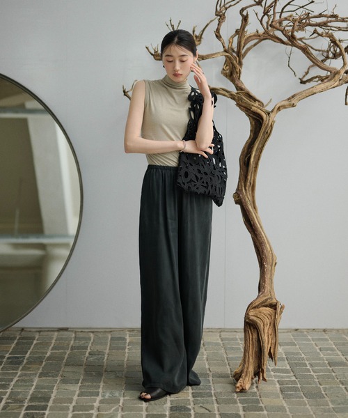 LAULEN(ローレン)の「satin gather relax wide pants /サテンギャザーリラックスワイドパンツ(その他パンツ・レディース・ブラック・FREE)」の20枚目の写真