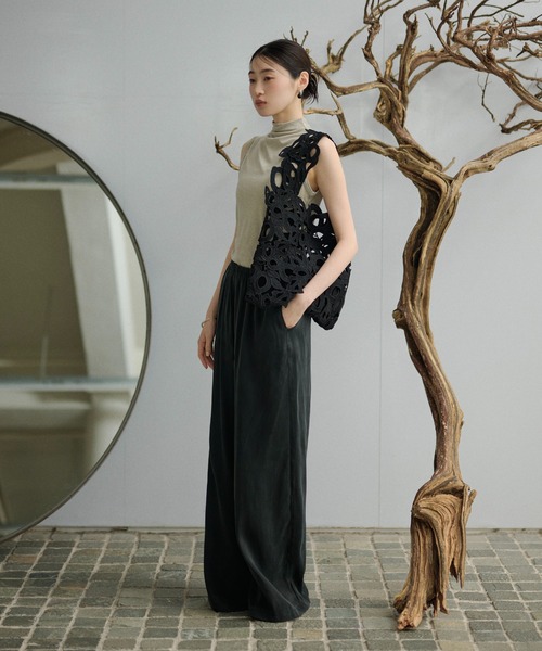LAULEN(ローレン)の「satin gather relax wide pants /サテンギャザーリラックスワイドパンツ(その他パンツ・レディース・ブラック・FREE)」の21枚目の写真