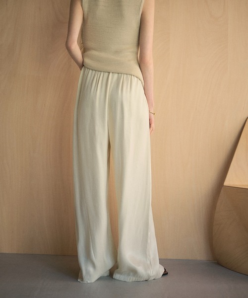 LAULEN(ローレン)の「satin gather relax wide pants /サテンギャザーリラックスワイドパンツ(その他パンツ・レディース・ブラック・FREE)」の4枚目の写真