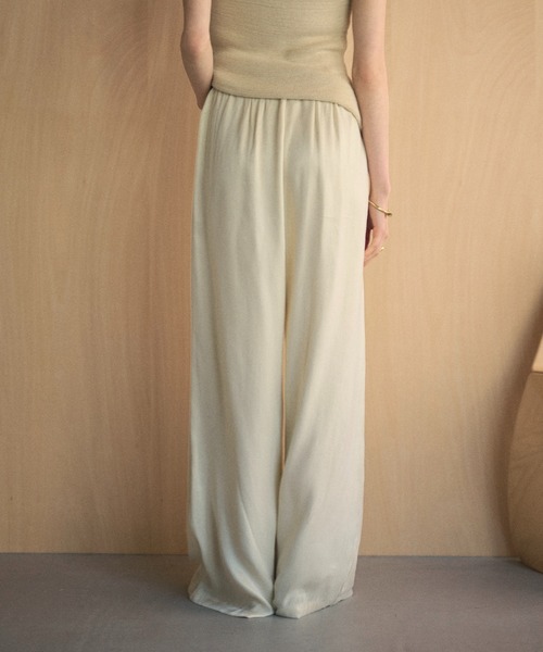 LAULEN(ローレン)の「satin gather relax wide pants /サテンギャザーリラックスワイドパンツ(その他パンツ・レディース・ブラック・FREE)」の5枚目の写真