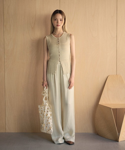LAULEN(ローレン)の「satin gather relax wide pants /サテンギャザーリラックスワイドパンツ(その他パンツ・レディース・ブラック・FREE)」の7枚目の写真