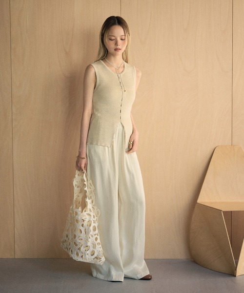 LAULEN(ローレン)の「satin gather relax wide pants /サテンギャザーリラックスワイドパンツ(その他パンツ・レディース・ブラック・FREE)」の8枚目の写真