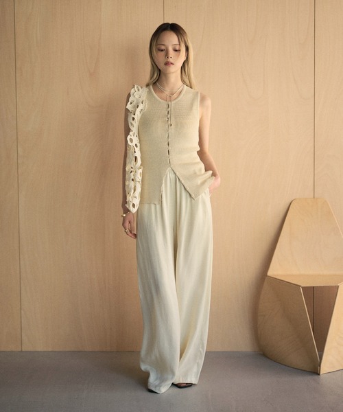 LAULEN(ローレン)の「satin gather relax wide pants /サテンギャザーリラックスワイドパンツ(その他パンツ・レディース・ブラック・FREE)」の12枚目の写真