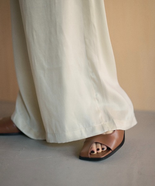 LAULEN(ローレン)の「satin gather relax wide pants /サテンギャザーリラックスワイドパンツ(その他パンツ・レディース・ブラック・FREE)」の16枚目の写真