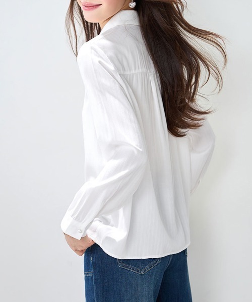 ReRe(リリ)の「パール調×織り模様デザインブラウス(シャツ/ブラウス・レディース・ホワイト・MEDIUM/LARGE/X-LARGE)」の8枚目の写真