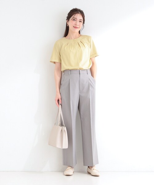 SHOO・LA・RUE(シューラルー)の「【洗濯後しわになりにくい/UV/S-LL】Tシャツ感覚できれい見え タックブラウス(シャツ/ブラウス・レディース・オフホワイト/ネイビー/イエロー系その他・04/03/02/01)」の6枚目の写真