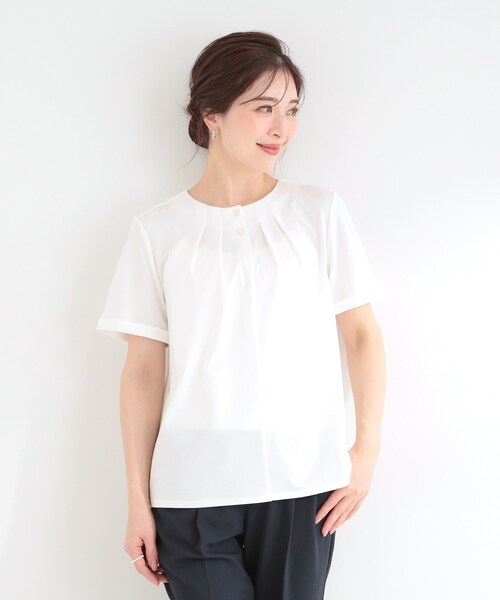 SHOO・LA・RUE(シューラルー)の「【洗濯後しわになりにくい/UV/S-LL】Tシャツ感覚できれい見え タックブラウス(シャツ/ブラウス・レディース・オフホワイト/ネイビー/イエロー系その他・04/03/02/01)」の8枚目の写真
