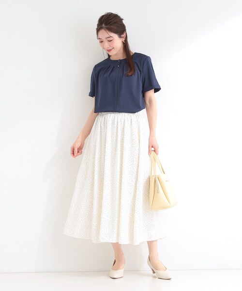 SHOO・LA・RUE(シューラルー)の「【洗濯後しわになりにくい/UV/S-LL】Tシャツ感覚できれい見え タックブラウス(シャツ/ブラウス・レディース・オフホワイト/ネイビー/イエロー系その他・04/03/02/01)」の14枚目の写真