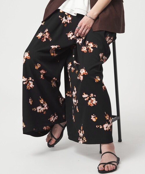 green label relaxing（グリーンレーベルリラクシング）の「［size SHORTあり］フラワー フレア ワイドパンツ マシンウォッシャブル・接触冷感（その他パンツ・レディース・その他1・SHORT/FREE）」の13枚目の写真