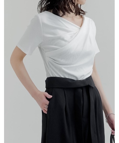 Re:EDIT(リエディ)の「リブカットソードレープ半袖トップス(Tシャツ/カットソー・レディース・ブラック/モカ/オフホワイト/グレー/レッド・MEDIUM/LARGE)」の11枚目の写真