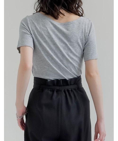 Re:EDIT(リエディ)の「リブカットソードレープ半袖トップス(Tシャツ/カットソー・レディース・ブラック/モカ/オフホワイト/グレー/レッド・MEDIUM/LARGE)」の15枚目の写真
