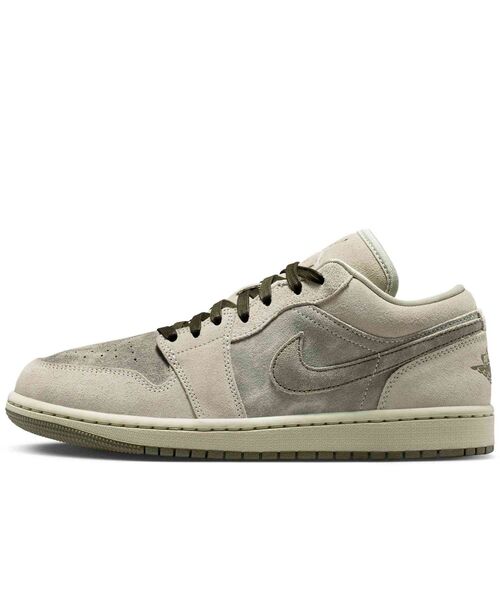 JORDAN BRAND(ジョーダンブランド)の「エア ジョーダン 1 LOW SE ウィメンズシューズ / Air Jordan 1 Low SE Women's Shoes IR7327-304 Spruce Fog(スニーカー・レディース・ライトグリーン・24.5/23.5/23/22.5/22/24/26/25.5/25)」の1枚目の写真