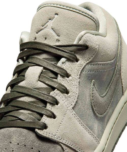JORDAN BRAND(ジョーダンブランド)の「エア ジョーダン 1 LOW SE ウィメンズシューズ / Air Jordan 1 Low SE Women's Shoes IR7327-304 Spruce Fog(スニーカー・レディース・ライトグリーン・24.5/23.5/23/22.5/22/24/26/25.5/25)」の7枚目の写真