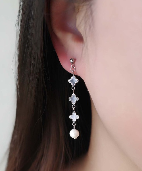 CERCA(チェルカ)の「saran jewelry/クローバーモチーフ パール ピアス/アレルギー対応(ピアス(両耳用)・レディース・ゴールド/シルバー・FREE)」の2枚目の写真
