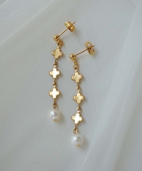 CERCA(チェルカ)の「saran jewelry/クローバーモチーフ パール ピアス/アレルギー対応(ピアス(両耳用)・レディース・ゴールド/シルバー・FREE)」の1枚目の写真