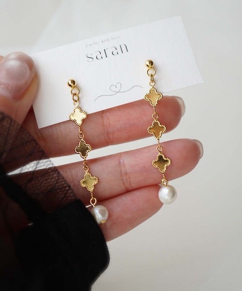 CERCA(チェルカ)の「saran jewelry/クローバーモチーフ パール ピアス/アレルギー対応(ピアス(両耳用)・レディース・ゴールド/シルバー・FREE)」の4枚目の写真