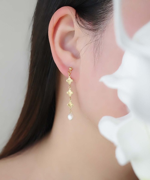 CERCA(チェルカ)の「saran jewelry/クローバーモチーフ パール ピアス/アレルギー対応(ピアス(両耳用)・レディース・ゴールド/シルバー・FREE)」の6枚目の写真