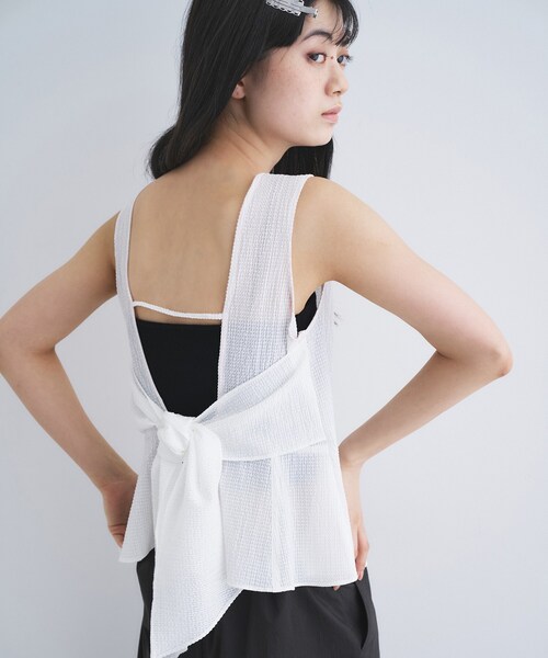 CODE A(コードエー)の「back ribbon flare tops(シャツ/ブラウス・レディース・チャコールグレー/ホワイト・00)」の2枚目の写真