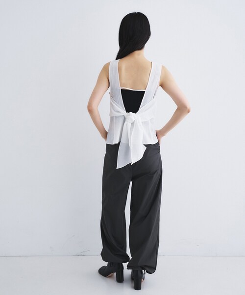 CODE A(コードエー)の「back ribbon flare tops(シャツ/ブラウス・レディース・チャコールグレー/ホワイト・00)」の7枚目の写真