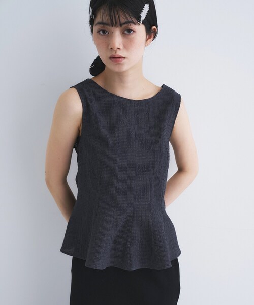 CODE A(コードエー)の「back ribbon flare tops(シャツ/ブラウス・レディース・チャコールグレー/ホワイト・00)」の11枚目の写真