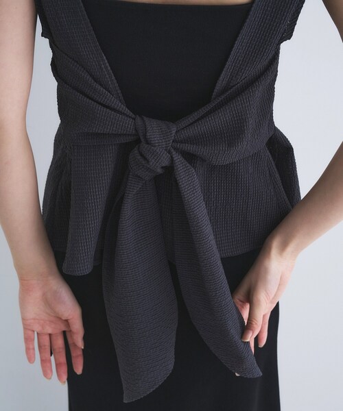 CODE A(コードエー)の「back ribbon flare tops(シャツ/ブラウス・レディース・チャコールグレー/ホワイト・00)」の15枚目の写真