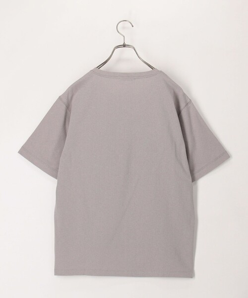 fredy couleur(フレディクルール)の「ドライタッチ天竺ヘンリーネックパール釦Tee(Tシャツ/カットソー・レディース・チャコールグレー/オフホワイト/グレイッシュベージュ/ライム・38)」の10枚目の写真