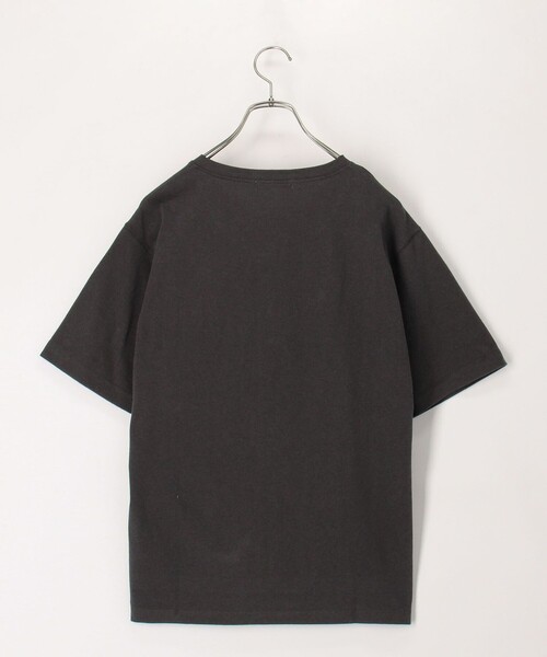 fredy couleur(フレディクルール)の「ドライタッチ天竺ヘンリーネックパール釦Tee(Tシャツ/カットソー・レディース・チャコールグレー/オフホワイト/グレイッシュベージュ/ライム・38)」の15枚目の写真