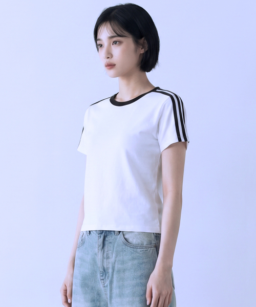 NOTUSUAL(ノットユージュアル)の「ユーズアルセミクロップ半袖Tシャツ 6色(Tシャツ/カットソー・レディース・ホワイト/スカイブルー/ネイビー/ピンク/ライトブラウン/ホワイト×グリーン・1(S))」の7枚目の写真