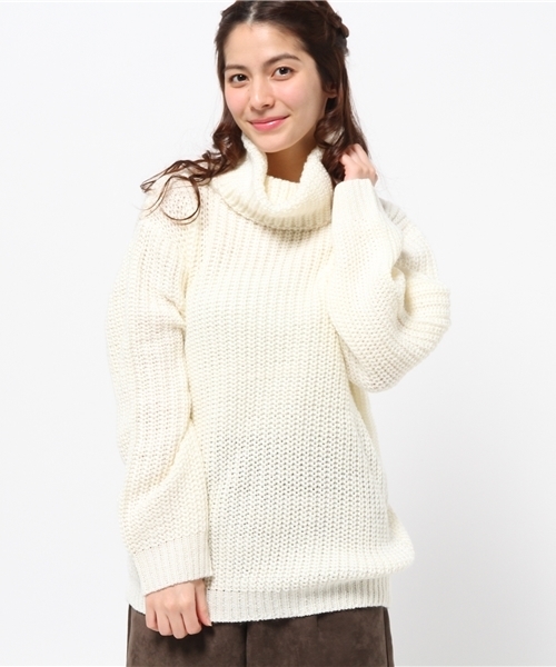 OUTLET（アウトレット）の「【mystic】ザックリ畦タートルニット（ニット/セーター・レディース・ベージュ/ネイビー/グリーン/オフホワイト・FREE）」の2枚目の写真