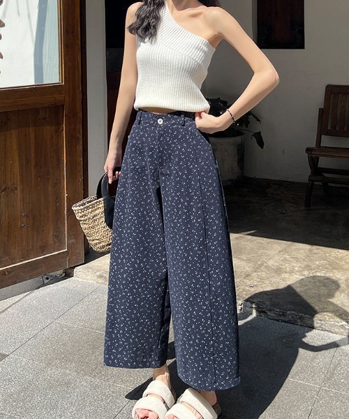 &soiree(アンドソワレ)の「ボタニカルモチーフプリント入りワイドパンツ(その他パンツ・レディース・アイボリー/ネイビー/ホワイト・SMALL/MEDIUM/LARGE/X-LARGE)」の3枚目の写真
