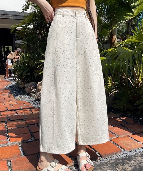 &soiree(アンドソワレ)の「ボタニカルモチーフプリント入りワイドパンツ(その他パンツ・レディース・アイボリー/ネイビー/ホワイト・SMALL/MEDIUM/LARGE/X-LARGE)」の5枚目の写真