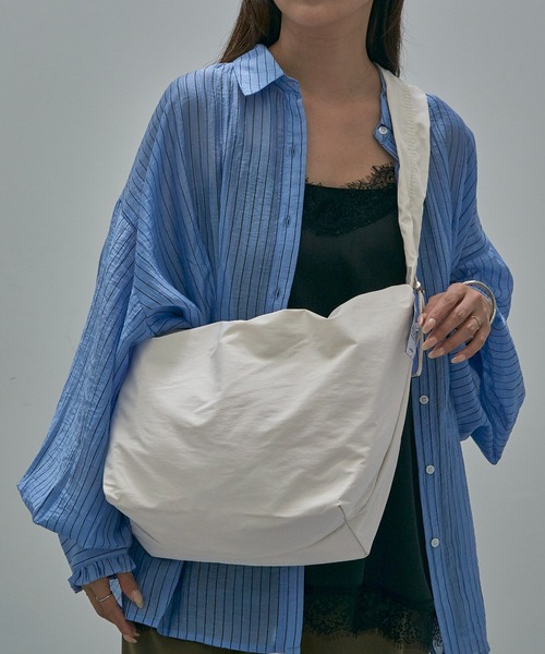 ALTROSE（アルトローズ）の「【ALT ROSE】レフト2WAYショルダーバッグ 332902（ショルダーバッグ・レディース・ブラック系1/シルバー/ブラウン/アイボリー系2/アイボリー系1/カーキ・FREE）」の4枚目の写真