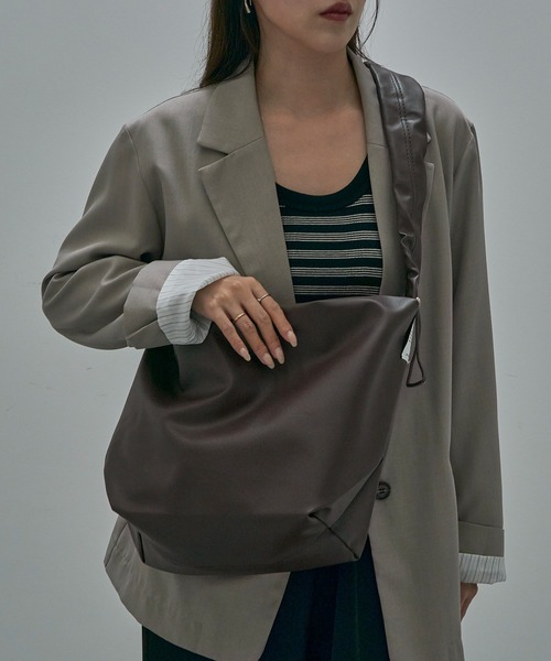 ALTROSE（アルトローズ）の「【ALT ROSE】レフト2WAYショルダーバッグ 332902（ショルダーバッグ・レディース・ブラック系1/シルバー/ブラウン/アイボリー系2/アイボリー系1/カーキ・FREE）」の22枚目の写真