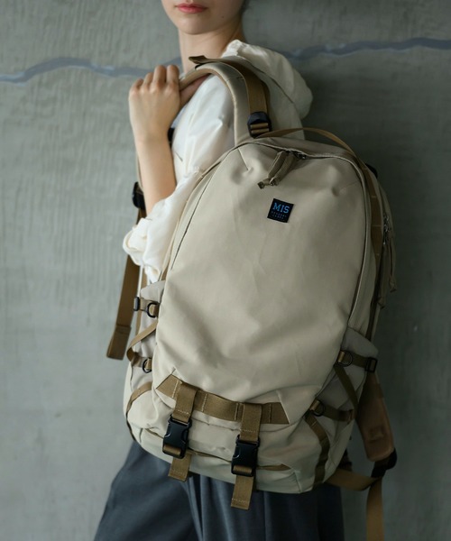 MIS(エムアイエス)の「BACKPACK(バックパック/リュック・メンズ・ベージュ/ブラック・ONESIZE)」の1枚目の写真