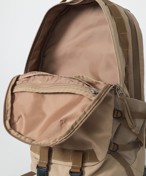 MIS(エムアイエス)の「BACKPACK(バックパック/リュック・メンズ・ベージュ/ブラック・ONESIZE)」の11枚目の写真