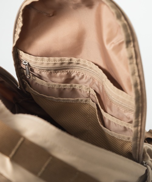 MIS(エムアイエス)の「BACKPACK(バックパック/リュック・メンズ・ベージュ/ブラック・ONESIZE)」の14枚目の写真