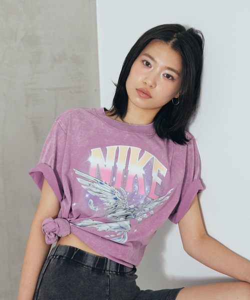 NIKE（ナイキ）の「ナイキ スポーツウェア ウィメンズ Tシャツ / Nike Sportswear  Women's T-Shirt IW1198-544 Monarch Purple（Tシャツ/カットソー・レディース・パープル系その他2・XS/S/M/XL/L）」の7枚目の写真