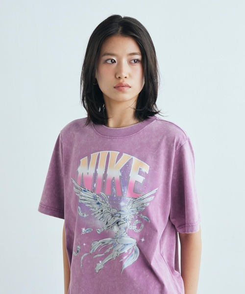 NIKE（ナイキ）の「ナイキ スポーツウェア ウィメンズ Tシャツ / Nike Sportswear  Women's T-Shirt IW1198-544 Monarch Purple（Tシャツ/カットソー・レディース・パープル系その他2・XS/S/M/XL/L）」の6枚目の写真