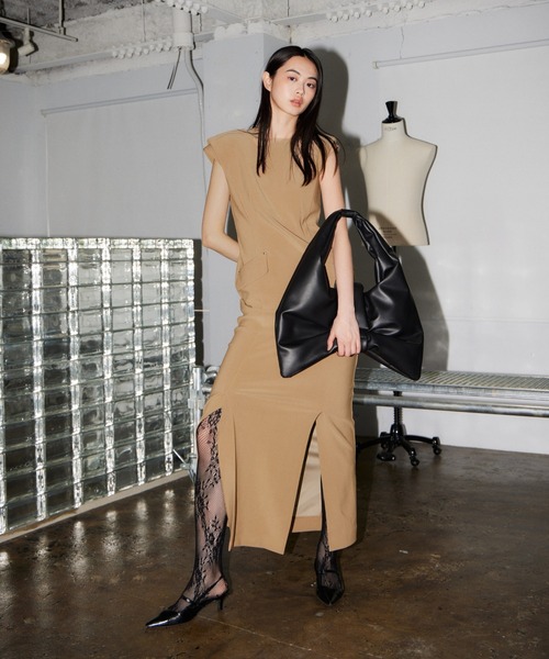 ANDRESD(アンドレスド)の「バックオープンフロームドレス / Back Open Form Dress(ドレス・レディース・ブラック/キャメル・S/M/L)」の2枚目の写真