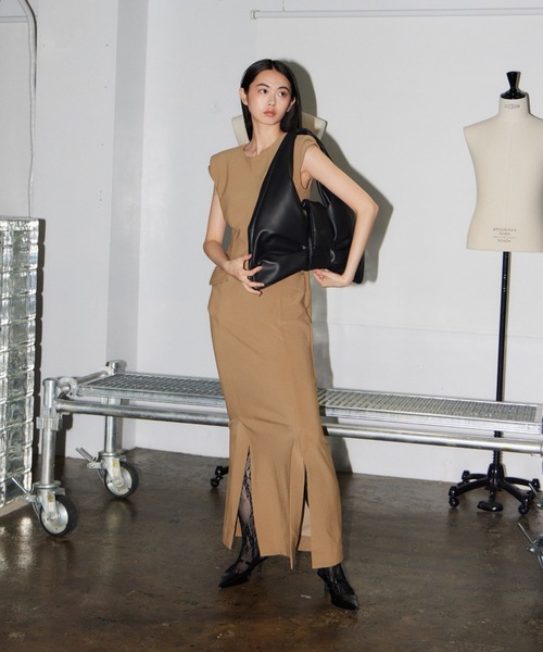 ANDRESD(アンドレスド)の「バックオープンフロームドレス / Back Open Form Dress(ドレス・レディース・ブラック/キャメル・S/M/L)」の6枚目の写真