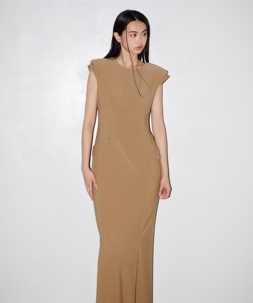ANDRESD(アンドレスド)の「バックオープンフロームドレス / Back Open Form Dress(ドレス・レディース・ブラック/キャメル・S/M/L)」の20枚目の写真