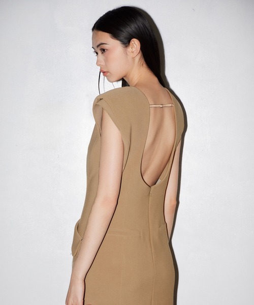 ANDRESD(アンドレスド)の「バックオープンフロームドレス / Back Open Form Dress(ドレス・レディース・ブラック/キャメル・S/M/L)」の19枚目の写真