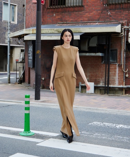 ANDRESD(アンドレスド)の「バックオープンフロームドレス / Back Open Form Dress(ドレス・レディース・ブラック/キャメル・S/M/L)」の22枚目の写真