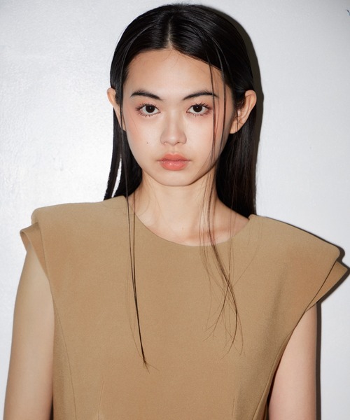 ANDRESD(アンドレスド)の「バックオープンフロームドレス / Back Open Form Dress(ドレス・レディース・ブラック/キャメル・S/M/L)」の18枚目の写真