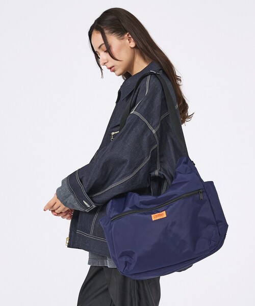 UNIVERSAL OVERALL(ユニバーサルオーバーオール)の「【UNIVERSAL OVERALL/ユニバーサルオーバーオール】ショルダーバッグ / 16l / ANYTIME shoulder bag(ショルダーバッグ・メンズ・ブラウン/ネイビー/その他/ブラック・フリー)」の4枚目の写真