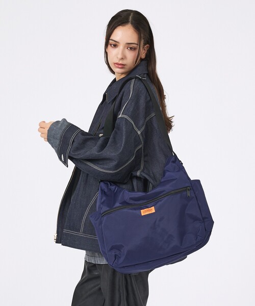 UNIVERSAL OVERALL(ユニバーサルオーバーオール)の「【UNIVERSAL OVERALL/ユニバーサルオーバーオール】ショルダーバッグ / 16l / ANYTIME shoulder bag(ショルダーバッグ・メンズ・ブラウン/ネイビー/その他/ブラック・フリー)」の17枚目の写真