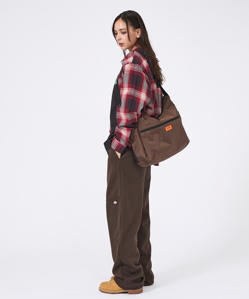 UNIVERSAL OVERALL(ユニバーサルオーバーオール)の「【UNIVERSAL OVERALL/ユニバーサルオーバーオール】ショルダーバッグ / 16l / ANYTIME shoulder bag(ショルダーバッグ・メンズ・ブラウン/ネイビー/その他/ブラック・フリー)」の5枚目の写真