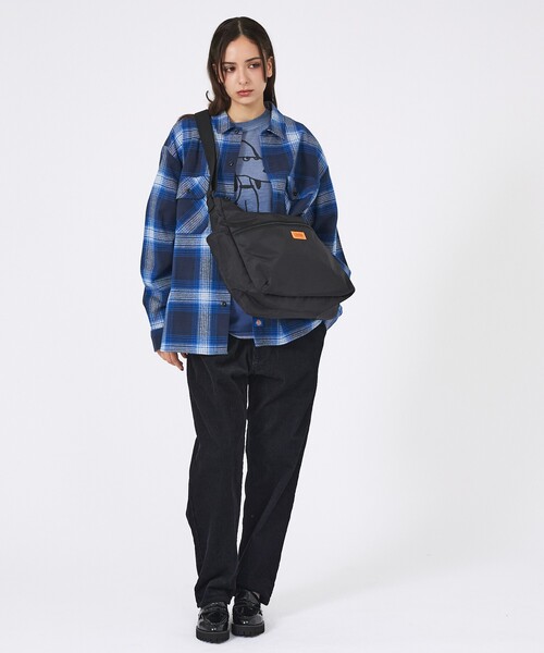 UNIVERSAL OVERALL(ユニバーサルオーバーオール)の「【UNIVERSAL OVERALL/ユニバーサルオーバーオール】ショルダーバッグ / 16l / ANYTIME shoulder bag(ショルダーバッグ・メンズ・ブラウン/ネイビー/その他/ブラック・フリー)」の11枚目の写真